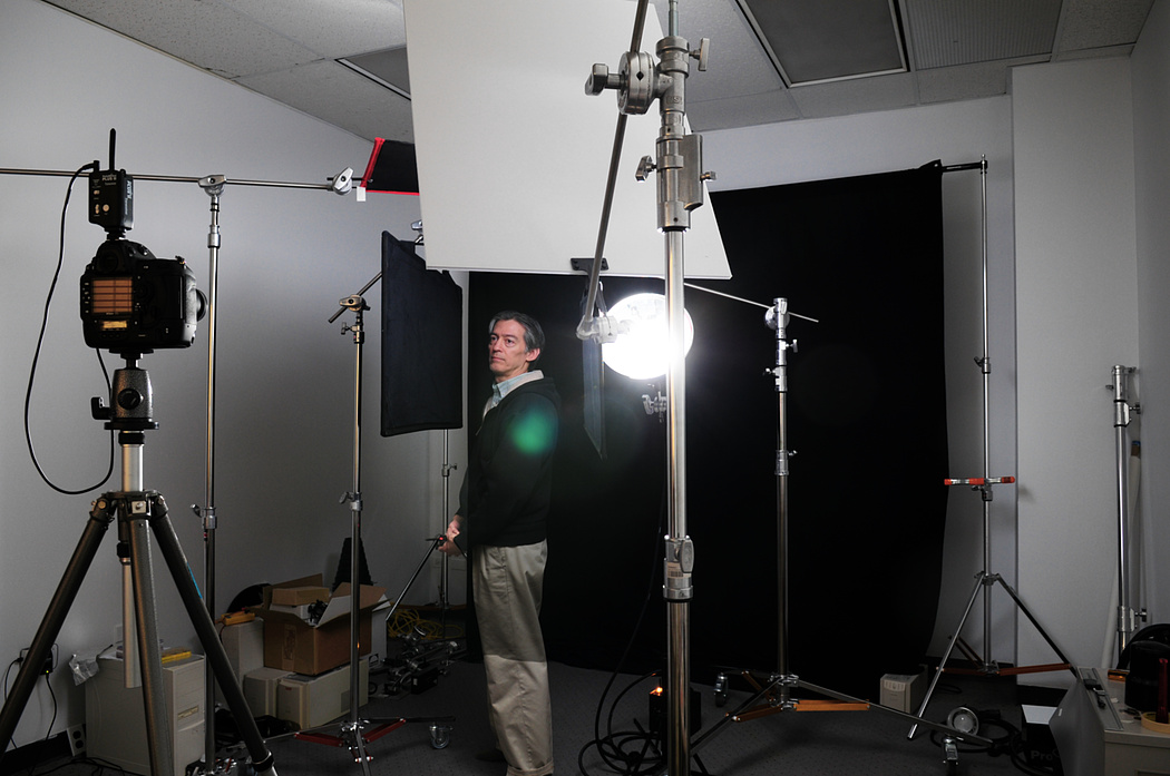 Light subtraaction and black flag/ panel Studio and