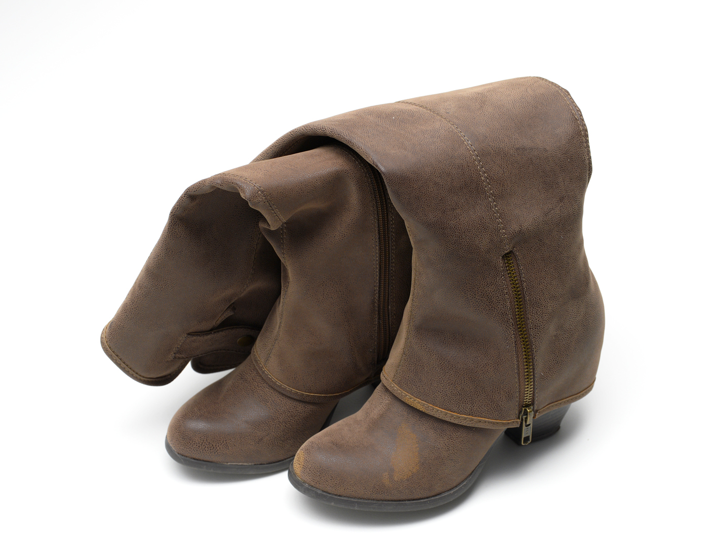 IMAGE: http://makino.fi/rico/nikon/misc/boots103.jpg